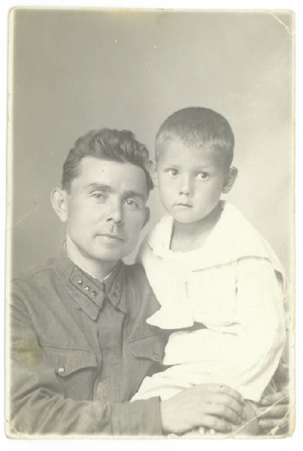 Елисеев С.П. с Леонидом 1938 г..jpg