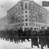 Маршевые роты отправляются на фронт по улице Горького в Москве