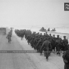 Колонна советских солдат на марше по шоссе на Можайском направлении
